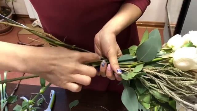 Урок флористики: букет невесты с синими цветами. (Релиз) Школафлористики #artandrose смотреть онлайн