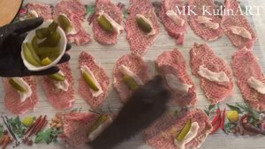 СОЧНЫЕ рулетики с начинкой (огурцом и шпиком). Пошаговый рецепт.