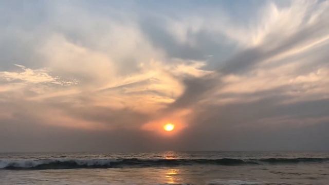 Сплю и мне почему-то снится море ? смотреть онлайн