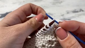 Красивый аккуратный шов при помощи крючка.  Сшиваем плечевые швы.