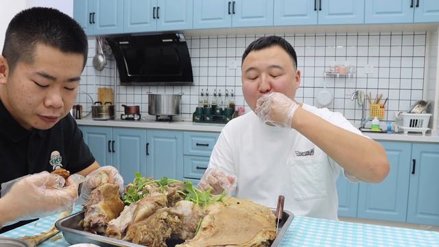 小舅子来做客，阿强480元买14斤羊肉做手把羊肉，大口吃肉真过瘾！【cram阿强】