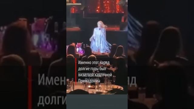 И ручкой помахала как мама: Кристина Орбакайте вышла на сцену в знаменитом балахоне Пугачевой