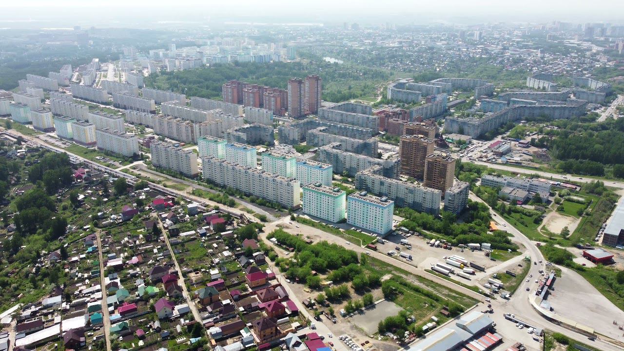 Вид на Снежину Ленту Ред фокс и озеро.