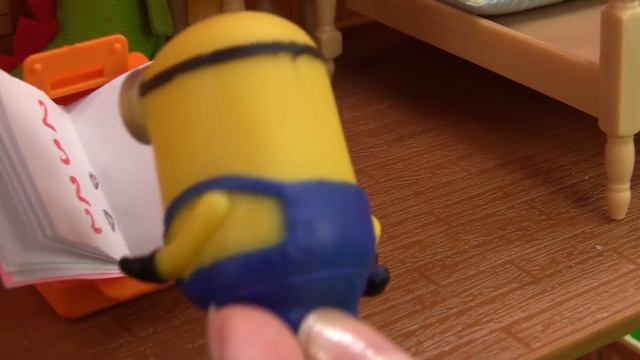 Видео с игрушками из мультиков - У миньона появился двойник смотреть онлайн
