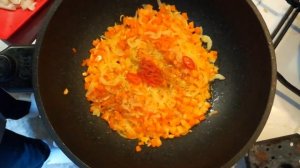Кальмары тушеные с овощами