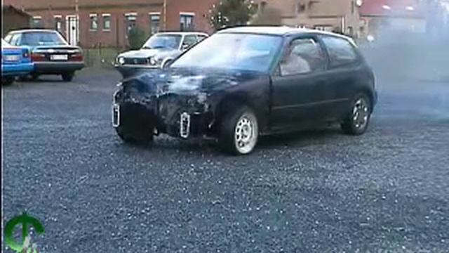 Знаменитый в сети ролик о Honda Civic, которому вместо масла заливали воду. смотреть онлайн