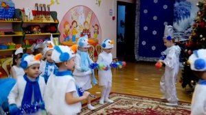 Танец Снеговиков. Новый Год в средней группе.Муз.рук.Е.Рабская