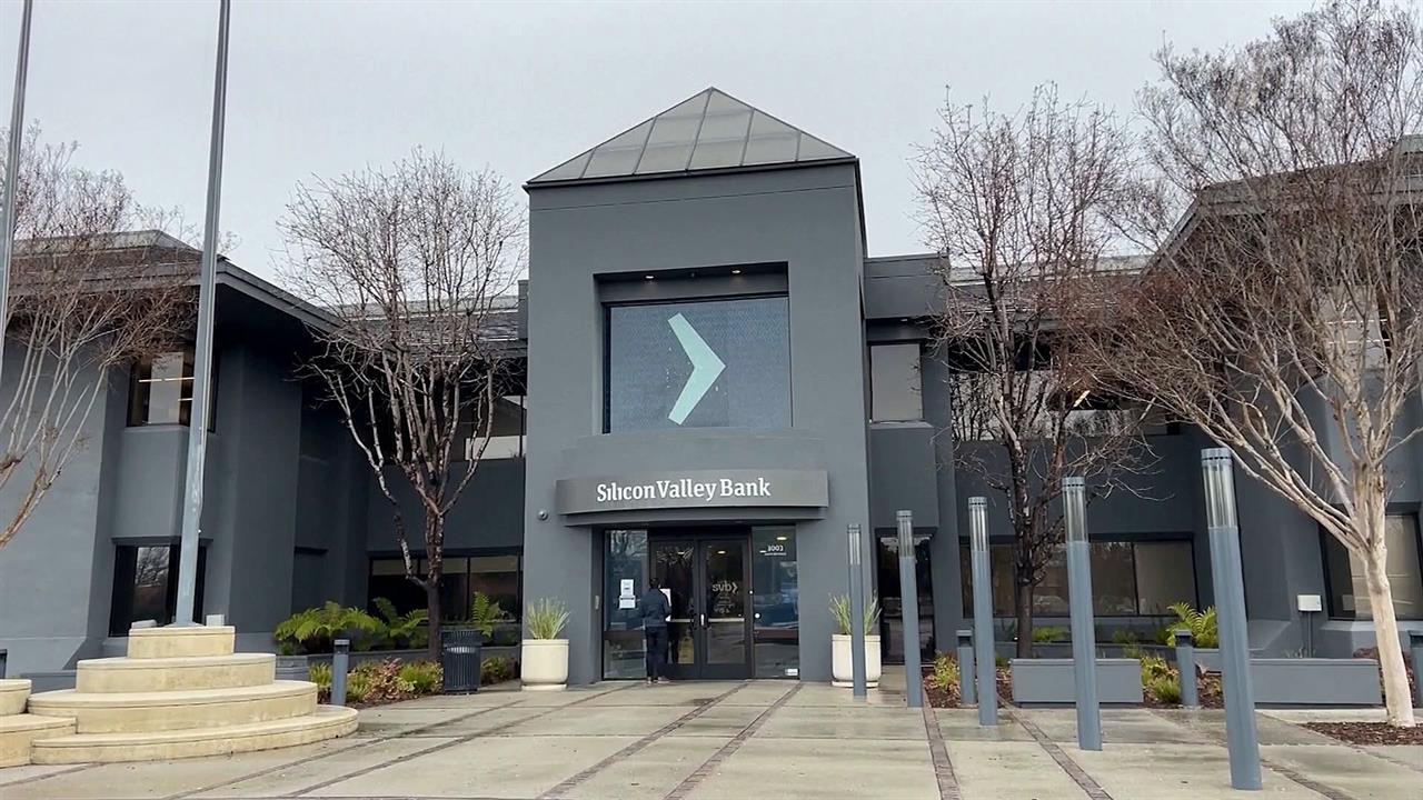 16-й по величине банк США обанкротился