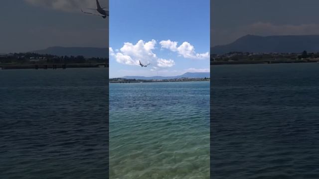 Посадка самолётов на острове Корфу. Вид с Мышиного острова на смотровую площадку посадки самолётов.