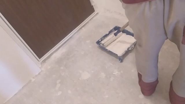 Как покрасить потолок водоэмульсионной краской без разводов валиком своими руками Ремонт коридора 2 смотреть онлайн