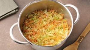 Салат из капусты и моркови Пальчики оближешь