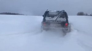 Нива Урбан 5д,пашем снежные поля.