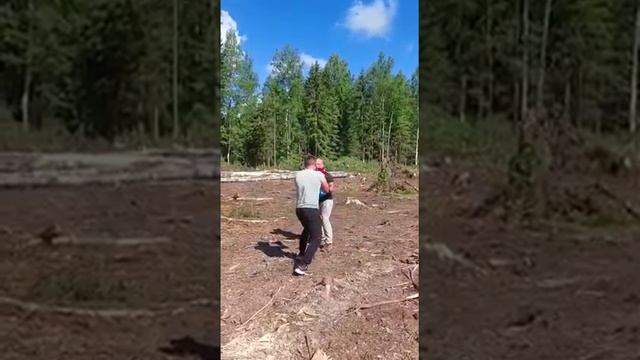 Разминка в делянке перед работой ??? смотреть онлайн