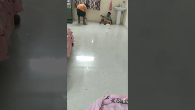 pop the balloon game by brothers #Karthikeya #funnymoments #fungames #kidsgame #balloons смотреть онлайн