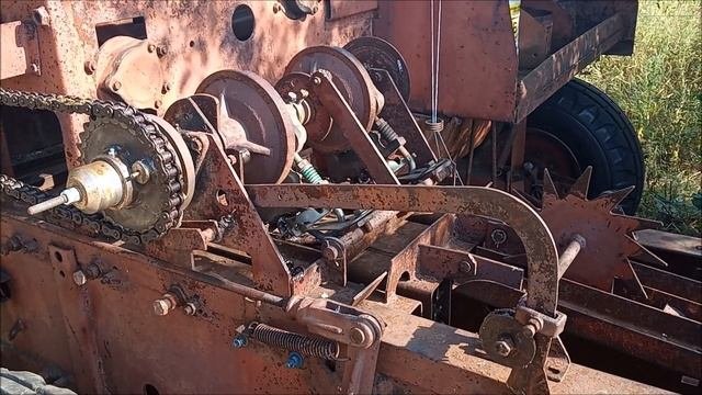 Пресс Киргизстан. Делаю новые тюкодержатели, натяжители-успокоители шпагата. Доработка крючков.