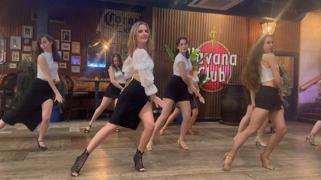 Cobardes Al Amar - Bachata Lady Styling by Melitta Siomos - London смотреть онлайн