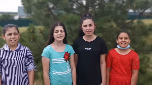 Летняя школьная площадка (песня Улыбка) смотреть онлайн