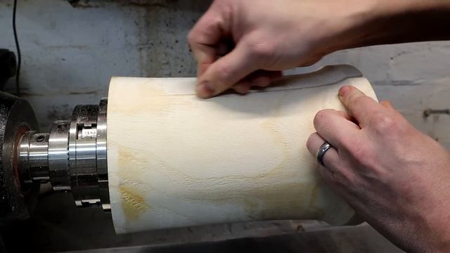 Woodturning - A Cherry Log смотреть онлайн