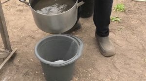 Делаем вытяжку из суперфосфата для подкормки клубники. Часть 1.