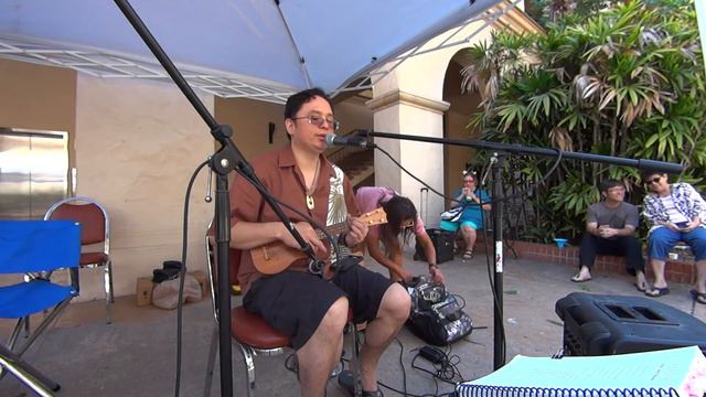 White Sandy Beach Performed By Kevin Kamaka Mullen on 'Ukulele смотреть онлайн