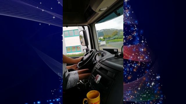 ДЕВУШКА ПЕРВЫЙ РАЗ ЗА РУЛЁМ ФУРЫ! смотреть онлайн