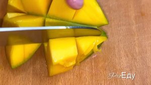 Потрясающий салат с манго и греческой заправкой. Очень вкусный и не обычный рецепт! Удивите гостей❤