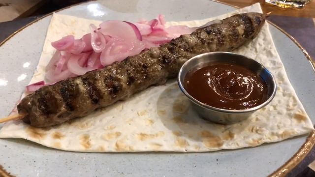 Люля кебаб на гриле в Гриль Паб смотреть онлайн