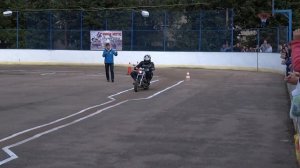 Байкер на мини мото. Мото фестиваль