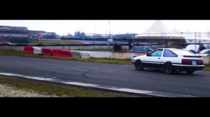 Toyota AE86 Trueno Drifting