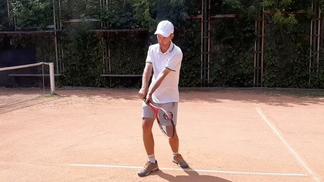 Уроки большого тенниса. Методика постановки двуручного удара слева backhand в большом теннисе. смотреть онлайн