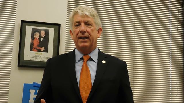 Virginia Attorney General Mark Herring talks about DACA program смотреть онлайн