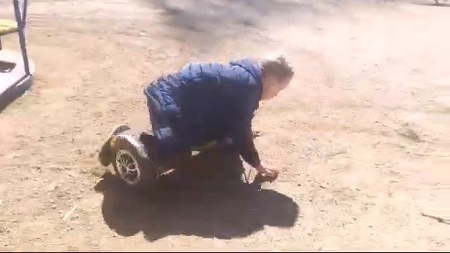 VLOG Катаемся на гироскутере 10 дюймов Весело проводим выходные смотреть онлайн