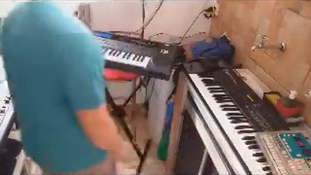 CAUTION! THIS IS A TEST! TESTANDO HARDWARE VINTAGE HOUSE DEMO TESTE! ROLAND DJ 70, D20 & KORG ES 1 смотреть онлайн