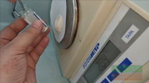 Подготовка сухого агара и чашек Петри.