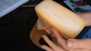 Разрезаю Сыр Гауда!
