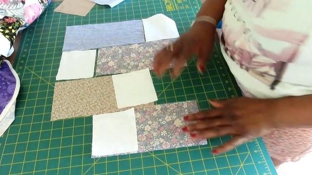 5 MINS QUILT BLOCKS - HOPSCOTCH TABLE TOPPER - SIZES BELOW #quilting '#quiltblocks