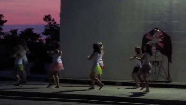 ***танец вожатых***.MOV