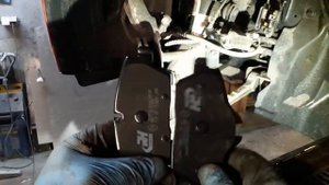 BMW i3 замена передних тормозных колодок