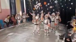 Танец «Покорители космоса»