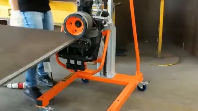 Новый автоматический кромкорез UZ-29 SPEEDER. Снятие нижней фаски с листа! смотреть онлайн