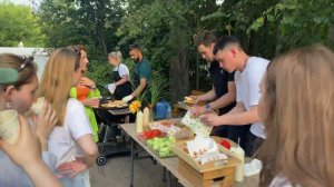 Пикник BBQ на корпоративном выезде в глэмпинг, июль 2023