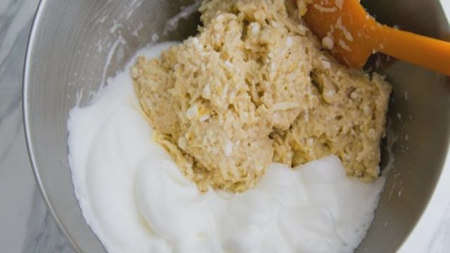 Оладьи с творогом и изюмом