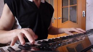 Selena Gomez на синтезаторе Casio CTK-7200