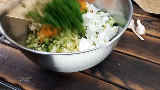 Как вкусно приготовить салат на праздничный стол??  Быстрый и простой рецепт с рыбной консервой❗