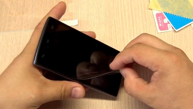 Защитное стекло для Doogee X5 Max, распаковка и наклейка на смартфон смотреть онлайн