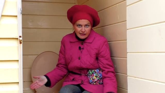 Как легко очистить дачный туалет и избавиться от запаха.