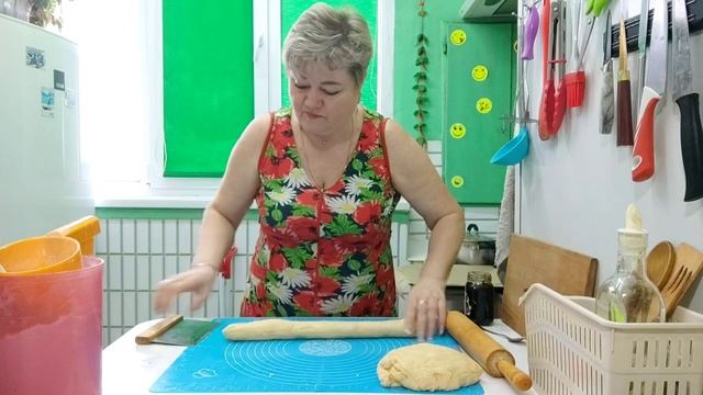 Домашние ,дрожжевые булочки с повидлом.