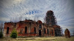 Заброшенная церковь в старом селе Пиково Чаплыгинский район