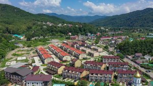 Жилой комплекс Тюльпановка в Сочи. Таунхаусы на первой береговой линии