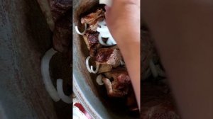 Тушёные телячьи рёбра с луком и розмарином. Рецепт тушённых рёбер.